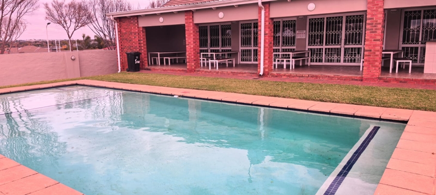 To Let 2 Bedroom Property for Rent in Blue Hills Gauteng