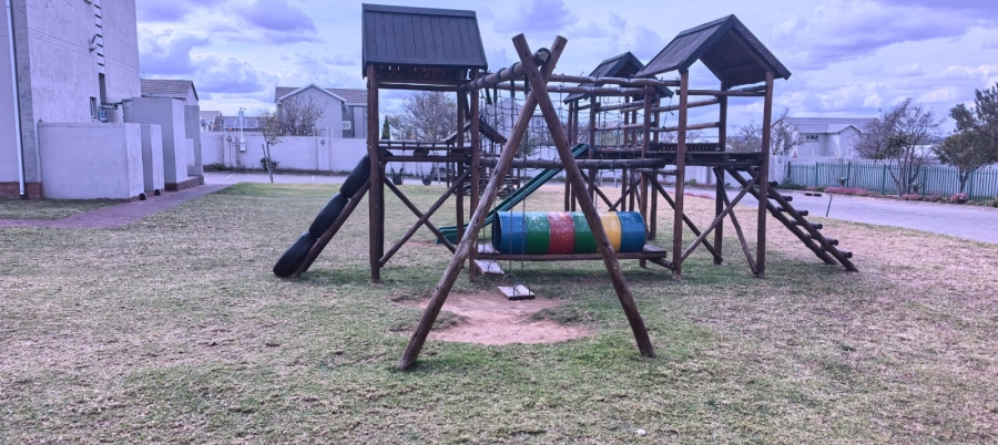 To Let 2 Bedroom Property for Rent in Blue Hills Gauteng