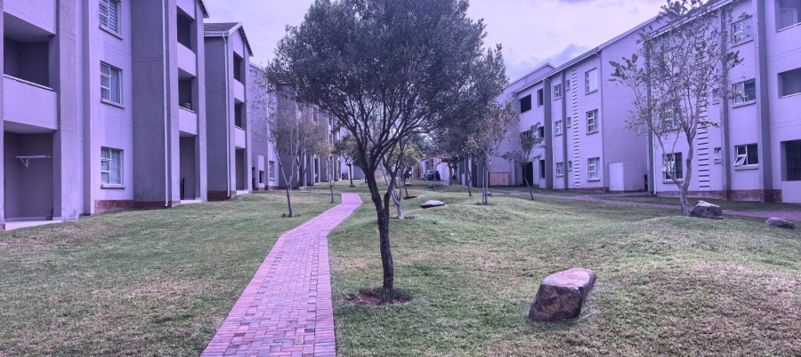 To Let 2 Bedroom Property for Rent in Blue Hills Gauteng