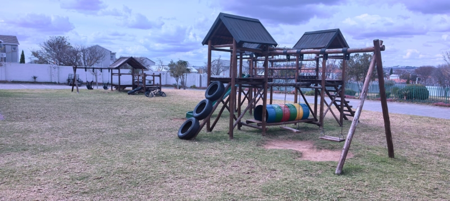 To Let 2 Bedroom Property for Rent in Blue Hills Gauteng
