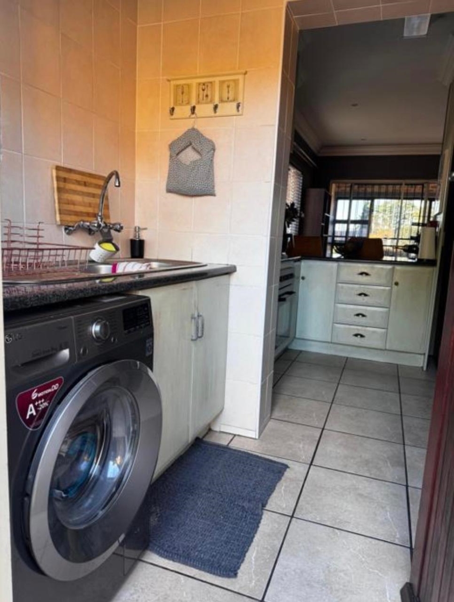 To Let 3 Bedroom Property for Rent in Rooihuiskraal Gauteng