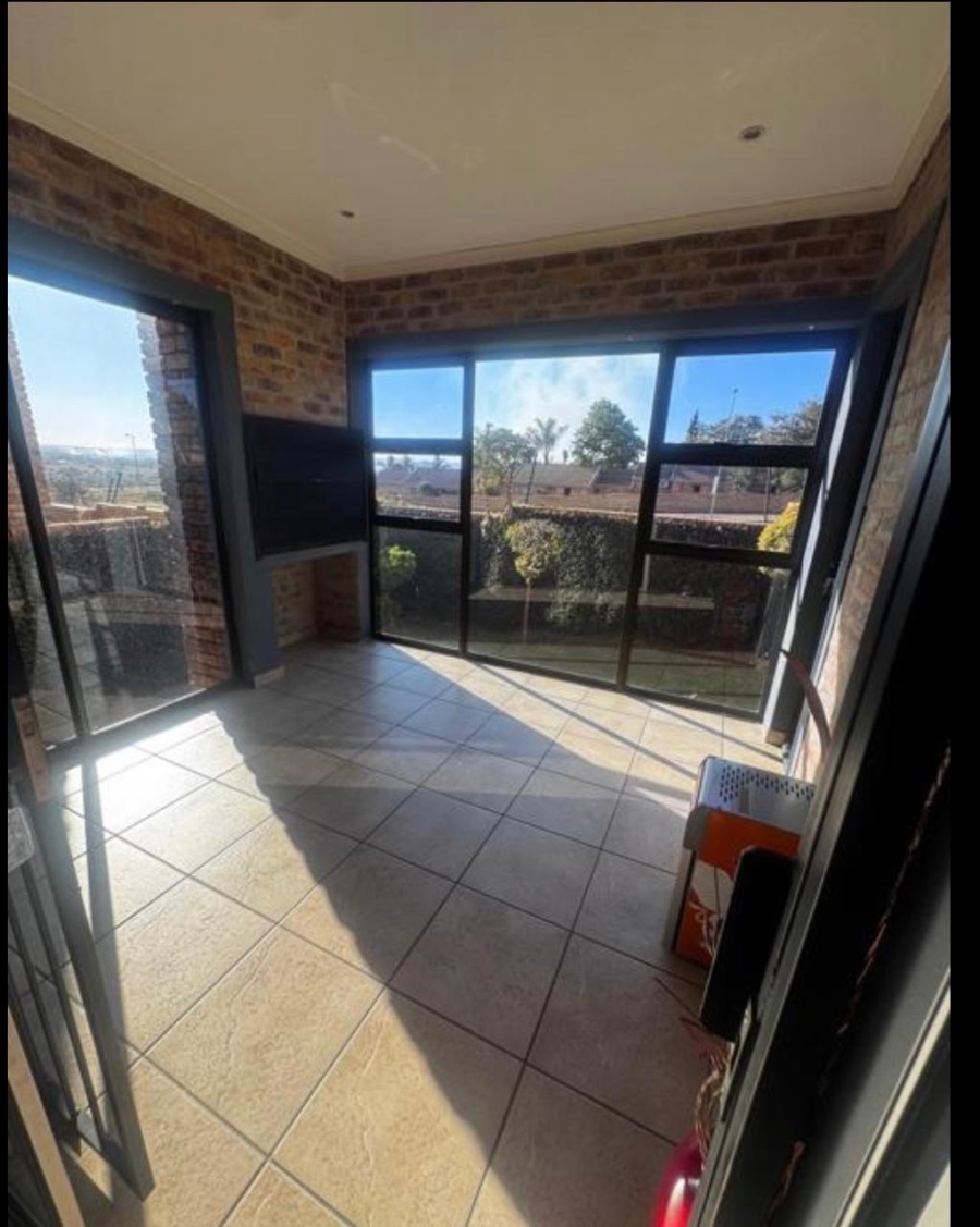 To Let 3 Bedroom Property for Rent in Rooihuiskraal Gauteng