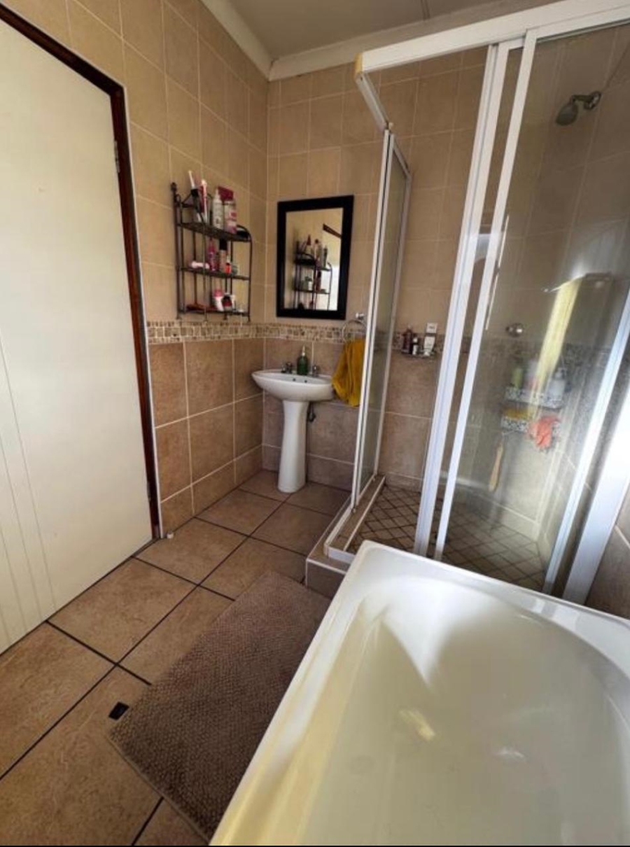 To Let 3 Bedroom Property for Rent in Rooihuiskraal Gauteng