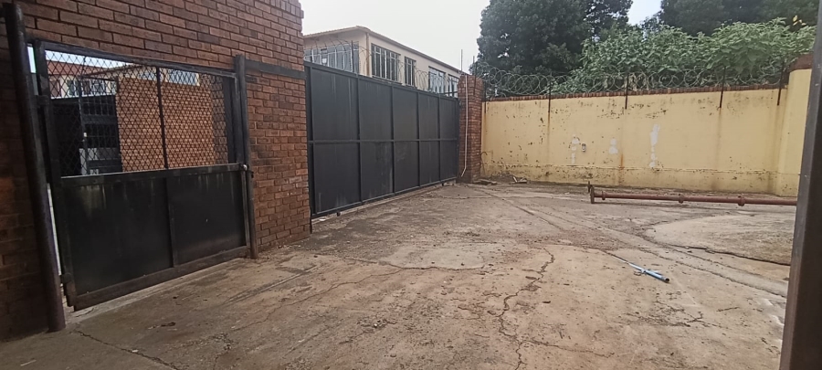 Commercial Property for Sale in Rhodesfield Gauteng