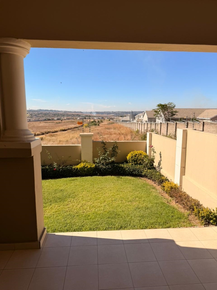 To Let 2 Bedroom Property for Rent in Blue Hills Gauteng