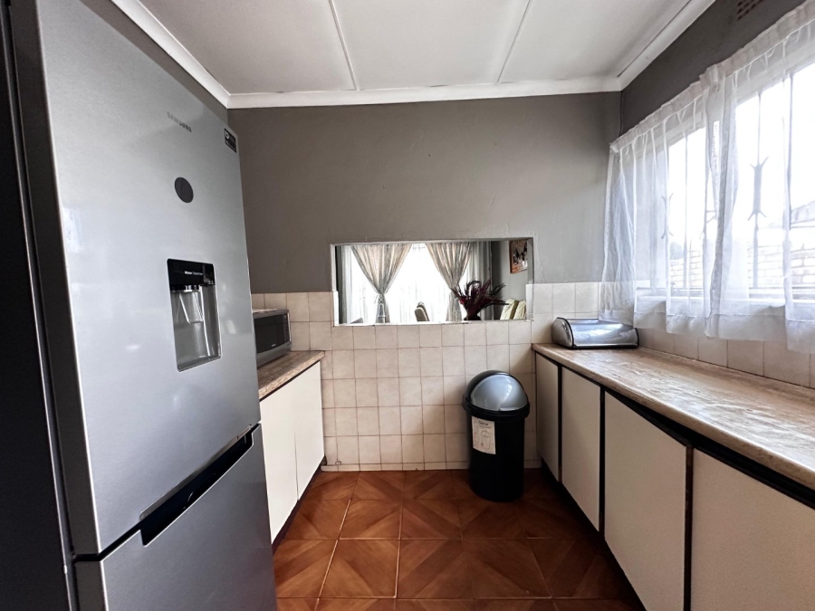 2 Bedroom Property for Sale in Protea North Gauteng