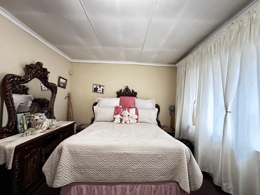 2 Bedroom Property for Sale in Protea North Gauteng