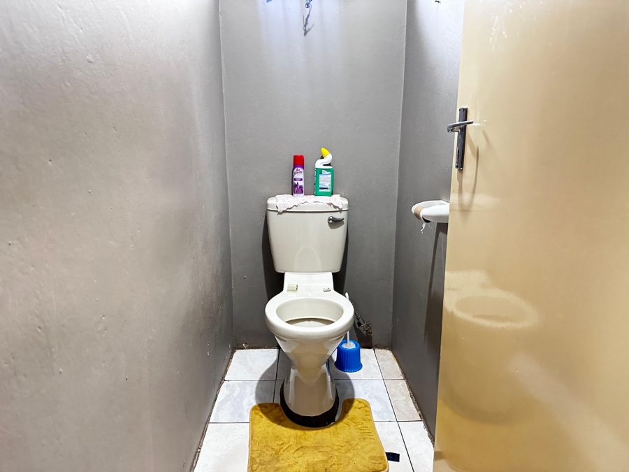 2 Bedroom Property for Sale in Protea North Gauteng
