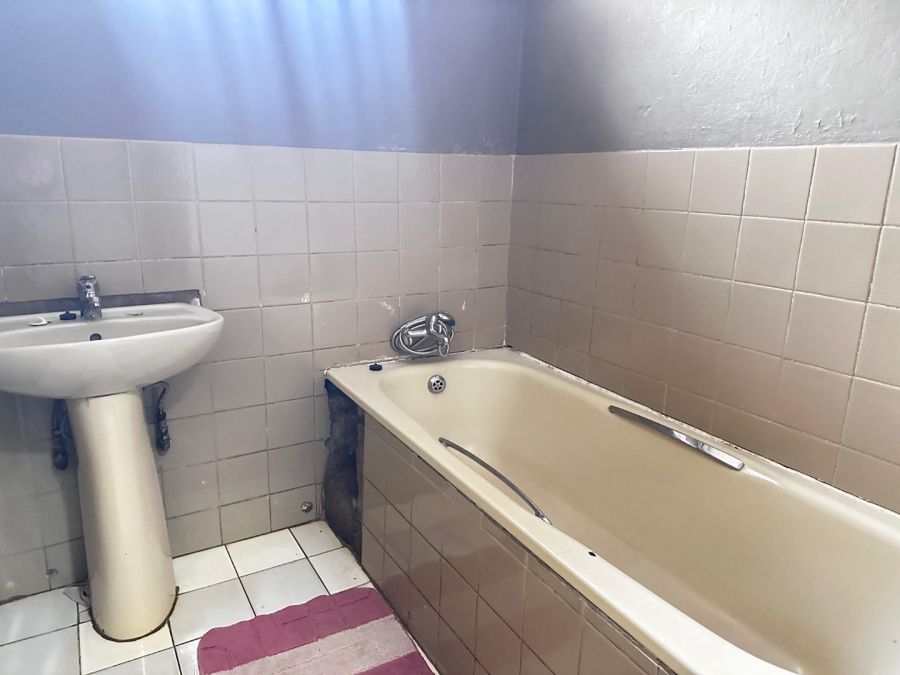 2 Bedroom Property for Sale in Protea North Gauteng