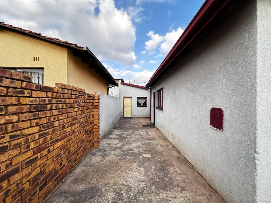 2 Bedroom Property for Sale in Protea North Gauteng