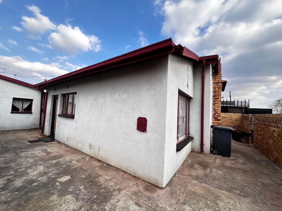 2 Bedroom Property for Sale in Protea North Gauteng