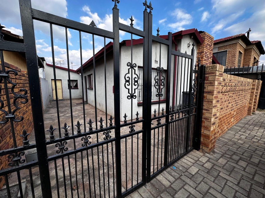 2 Bedroom Property for Sale in Protea North Gauteng