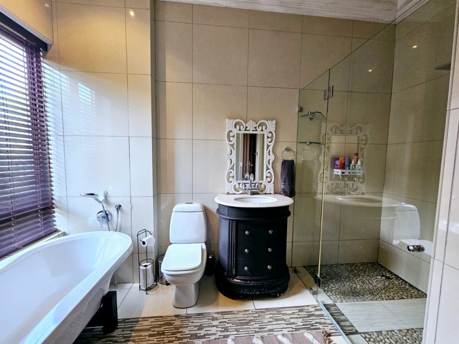 5 Bedroom Property for Sale in Avianto Estates Gauteng