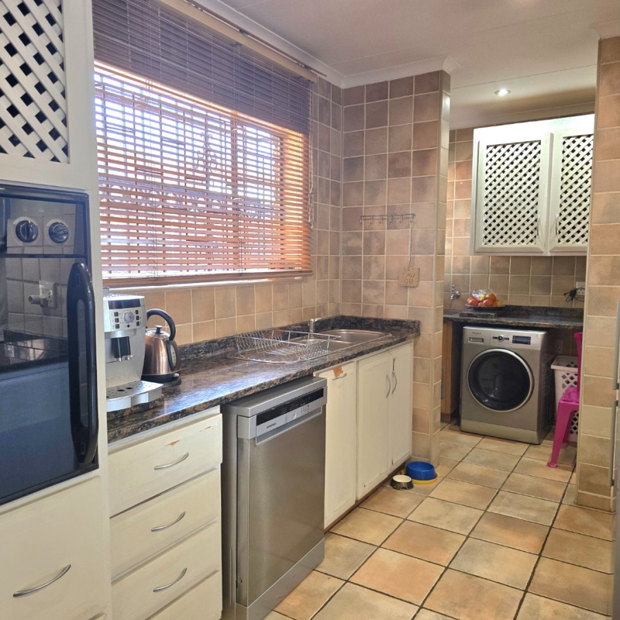 3 Bedroom Property for Sale in Faerie Glen Gauteng