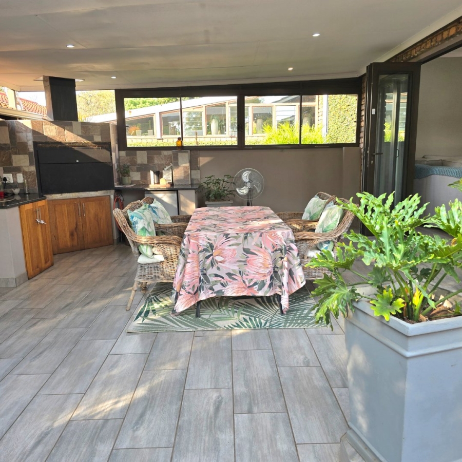 3 Bedroom Property for Sale in Faerie Glen Gauteng
