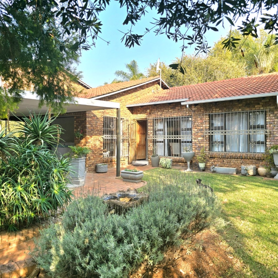 3 Bedroom Property for Sale in Faerie Glen Gauteng