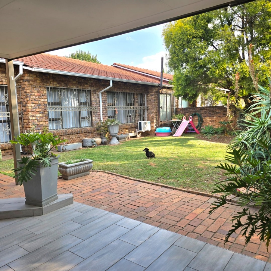 3 Bedroom Property for Sale in Faerie Glen Gauteng