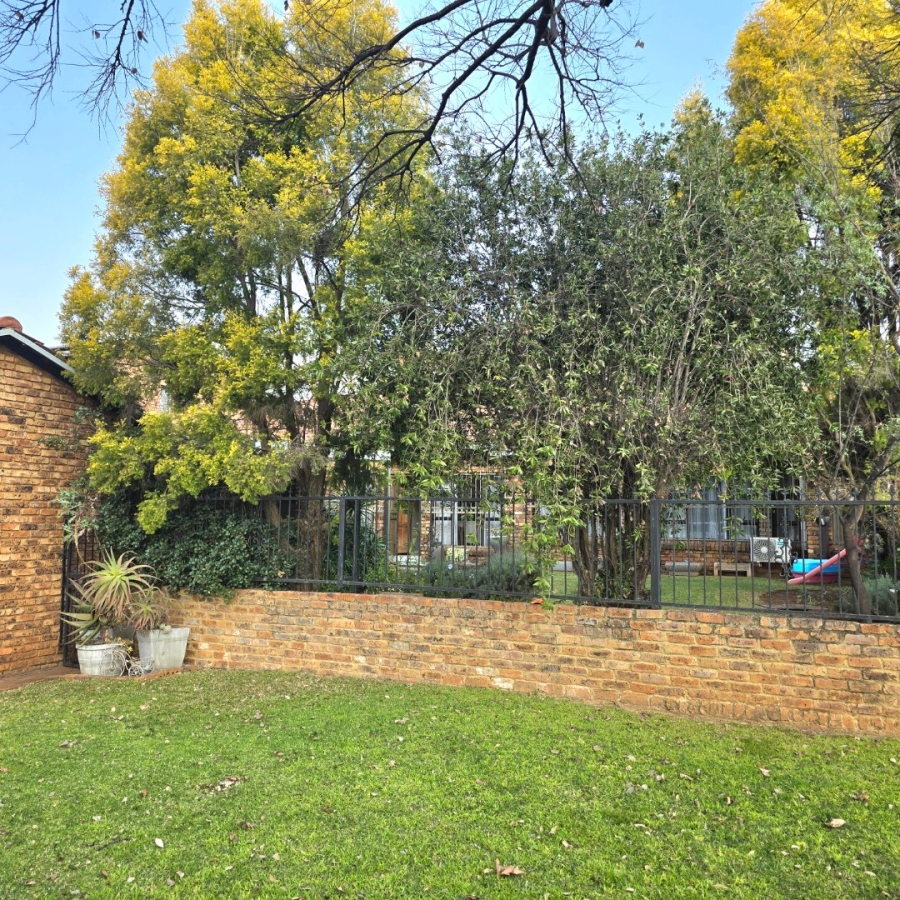 3 Bedroom Property for Sale in Faerie Glen Gauteng
