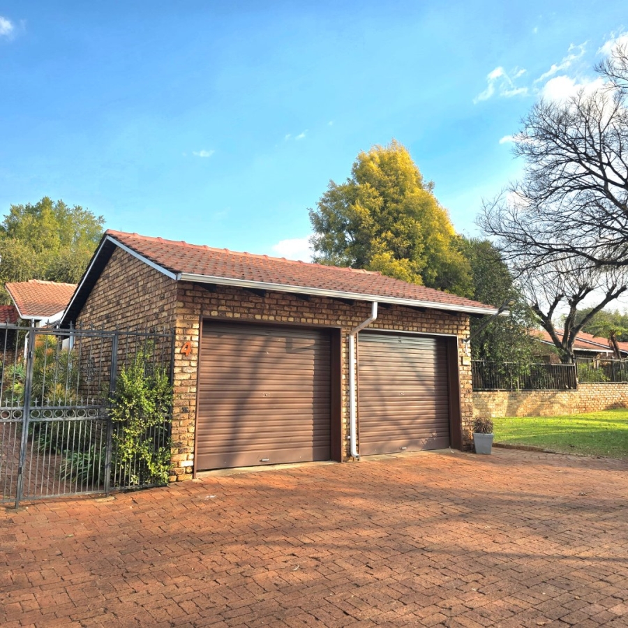 3 Bedroom Property for Sale in Faerie Glen Gauteng