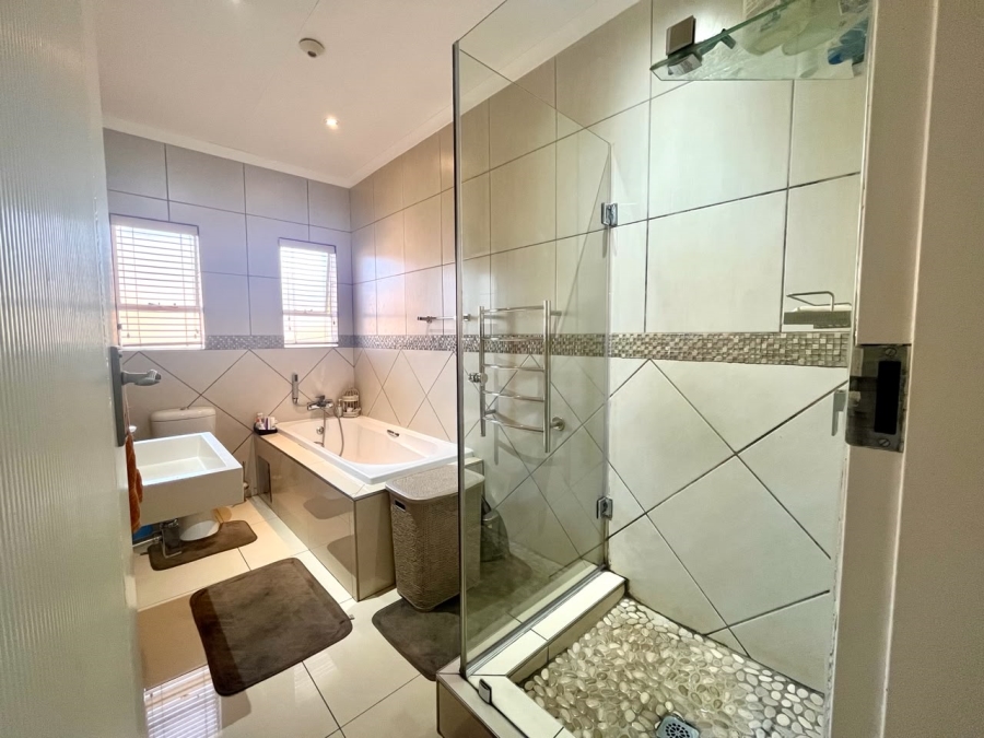 4 Bedroom Property for Sale in Raslouw Gauteng