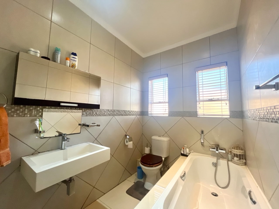 4 Bedroom Property for Sale in Raslouw Gauteng