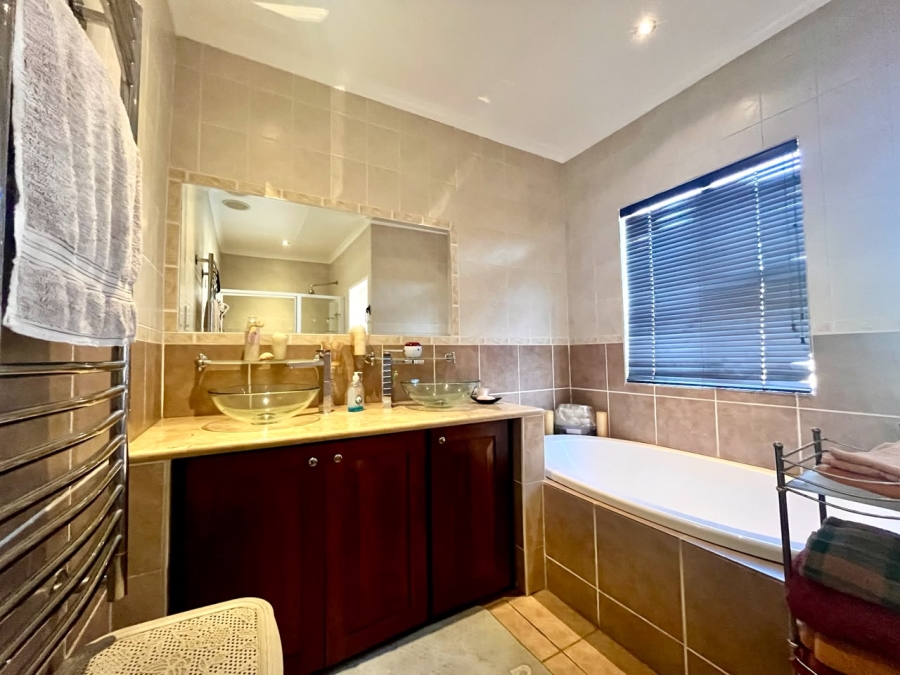 4 Bedroom Property for Sale in Raslouw Gauteng