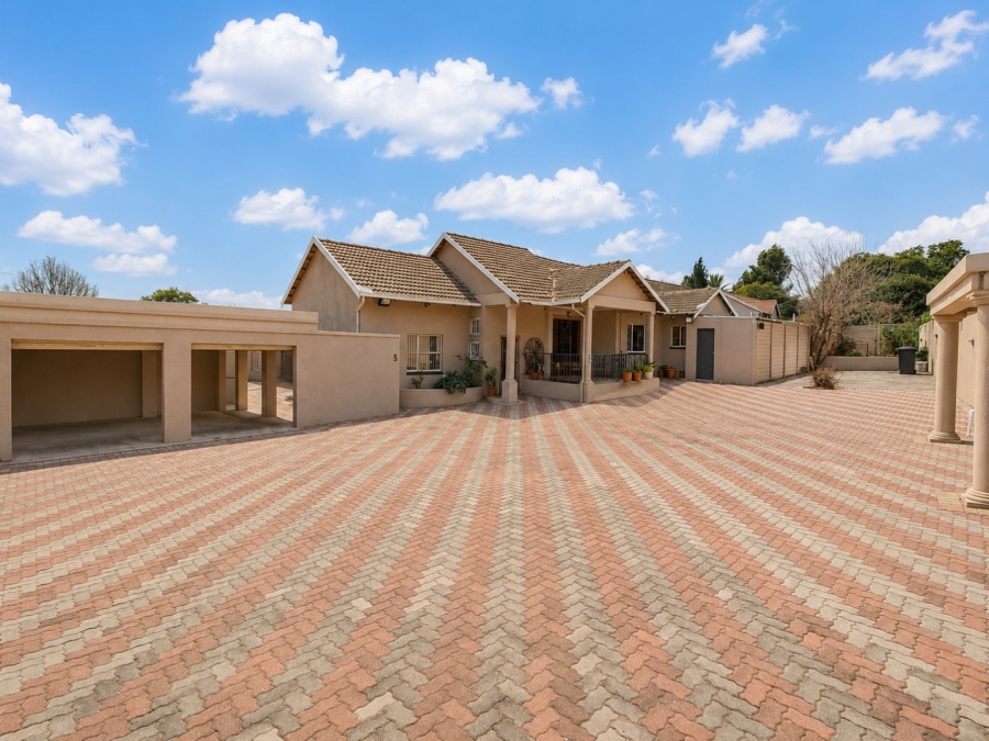 3 Bedroom Property for Sale in Esther Park Gauteng