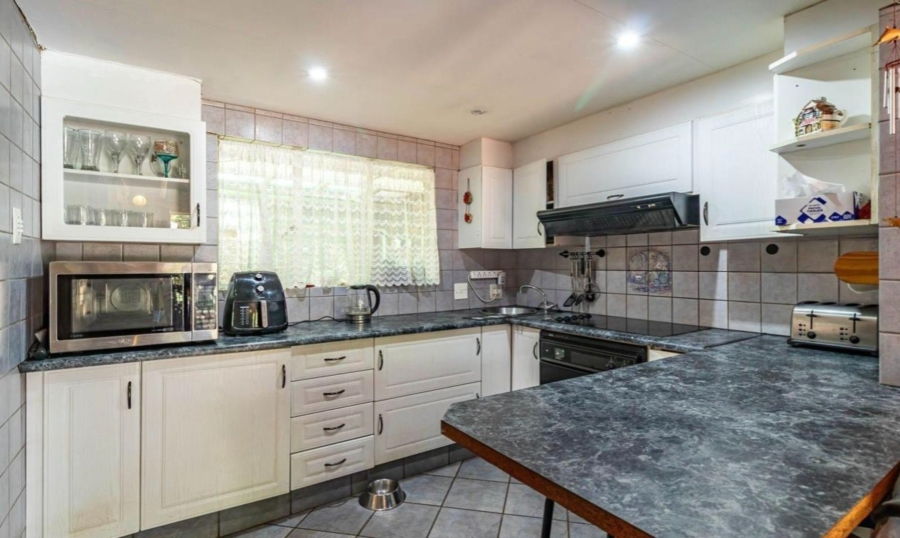 6 Bedroom Property for Sale in Murrayfield Gauteng