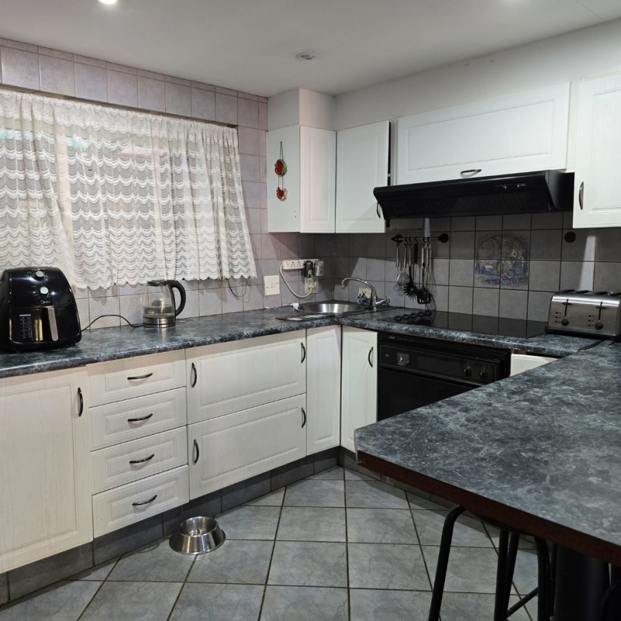 6 Bedroom Property for Sale in Murrayfield Gauteng