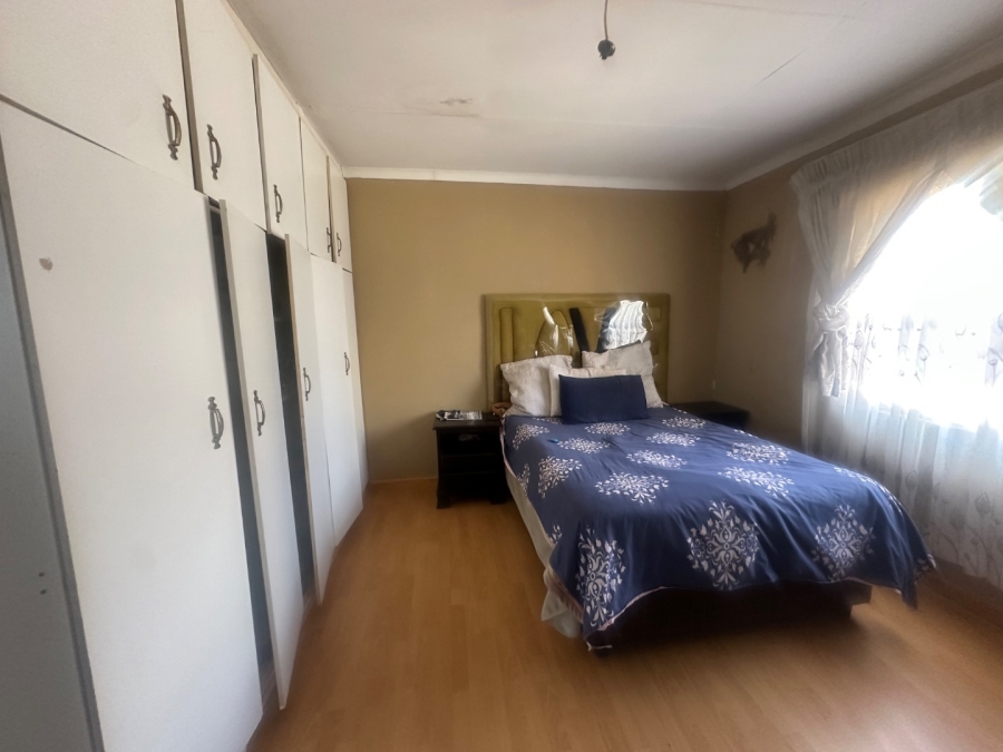 8 Bedroom Property for Sale in Lenasia South Gauteng