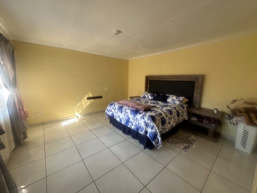 8 Bedroom Property for Sale in Lenasia South Gauteng