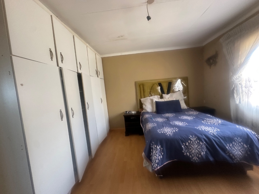 8 Bedroom Property for Sale in Lenasia South Gauteng