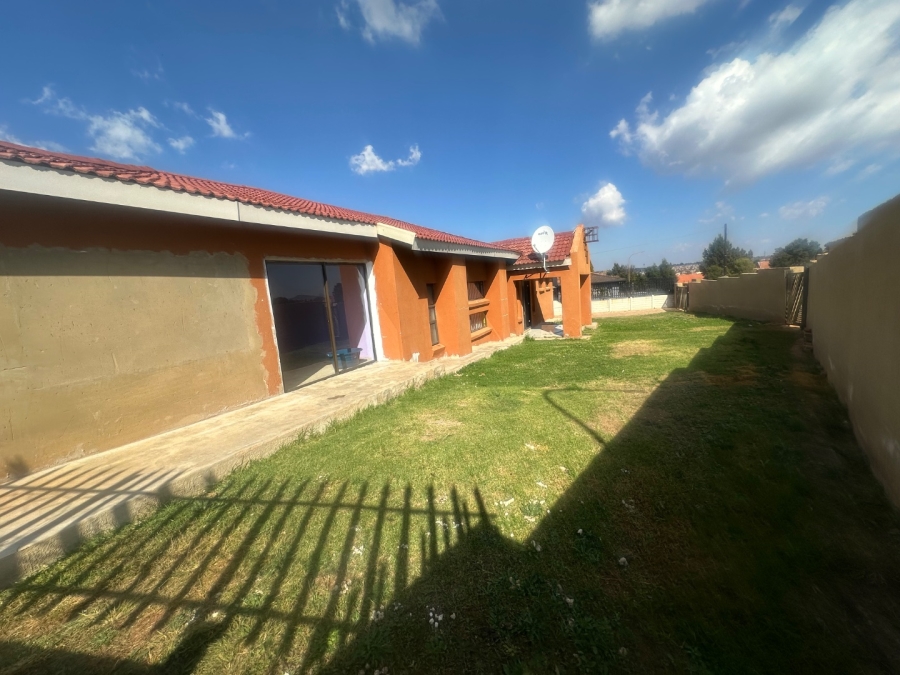 8 Bedroom Property for Sale in Lenasia South Gauteng