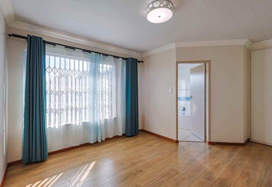 3 Bedroom Property for Sale in Faerie Glen Gauteng
