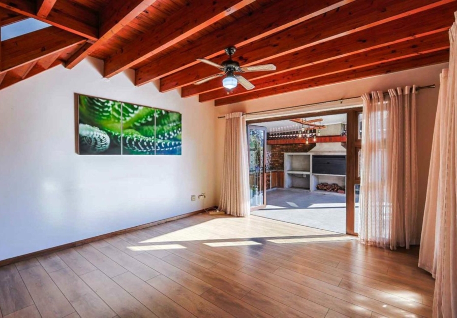 3 Bedroom Property for Sale in Faerie Glen Gauteng
