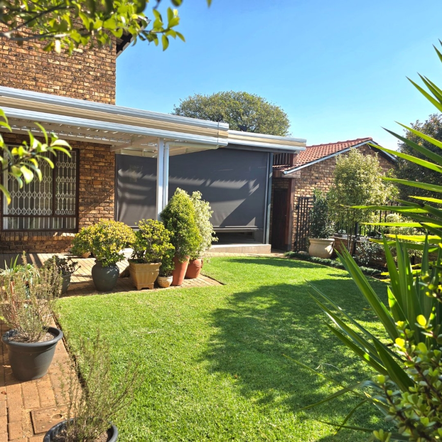3 Bedroom Property for Sale in Faerie Glen Gauteng