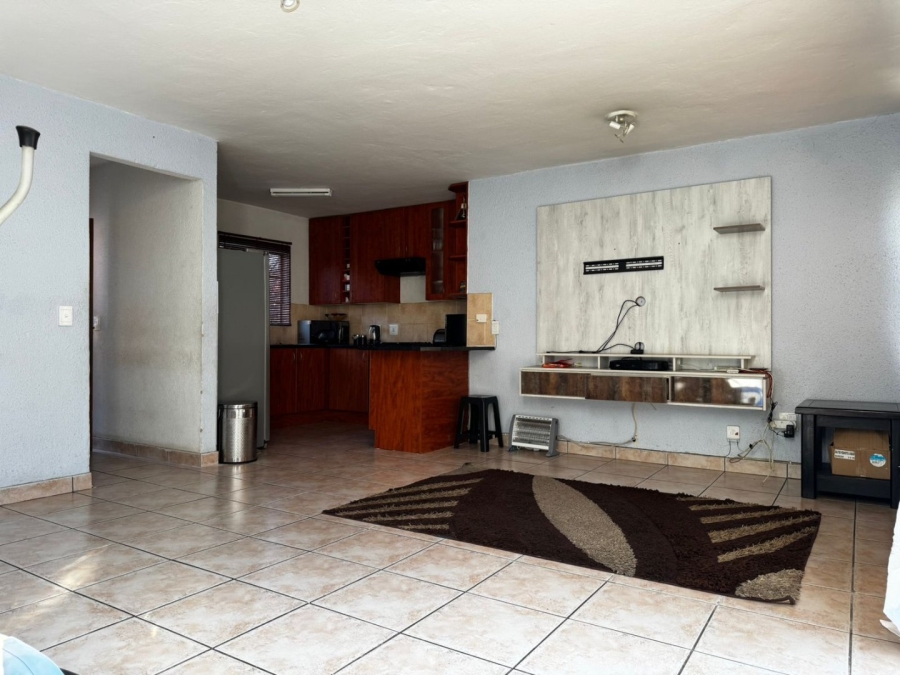 2 Bedroom Property for Sale in Rooihuiskraal North Gauteng