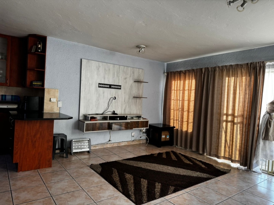 2 Bedroom Property for Sale in Rooihuiskraal North Gauteng