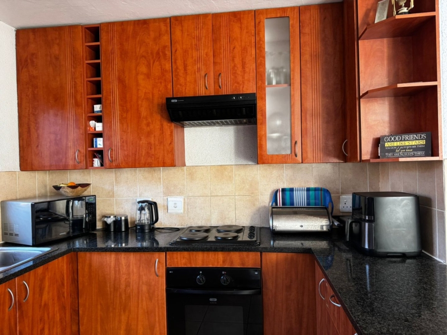 2 Bedroom Property for Sale in Rooihuiskraal North Gauteng