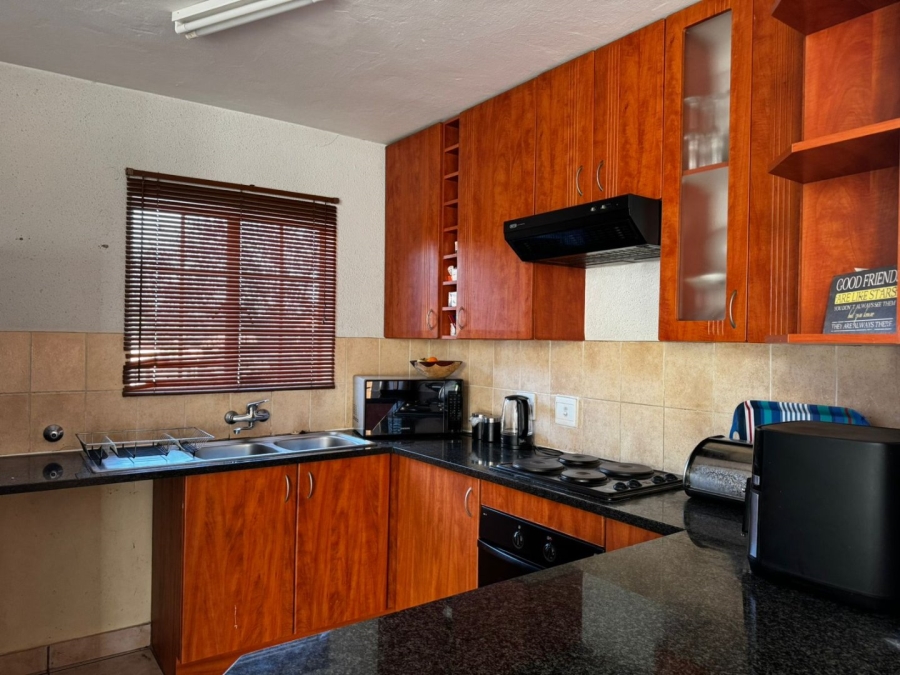 2 Bedroom Property for Sale in Rooihuiskraal North Gauteng