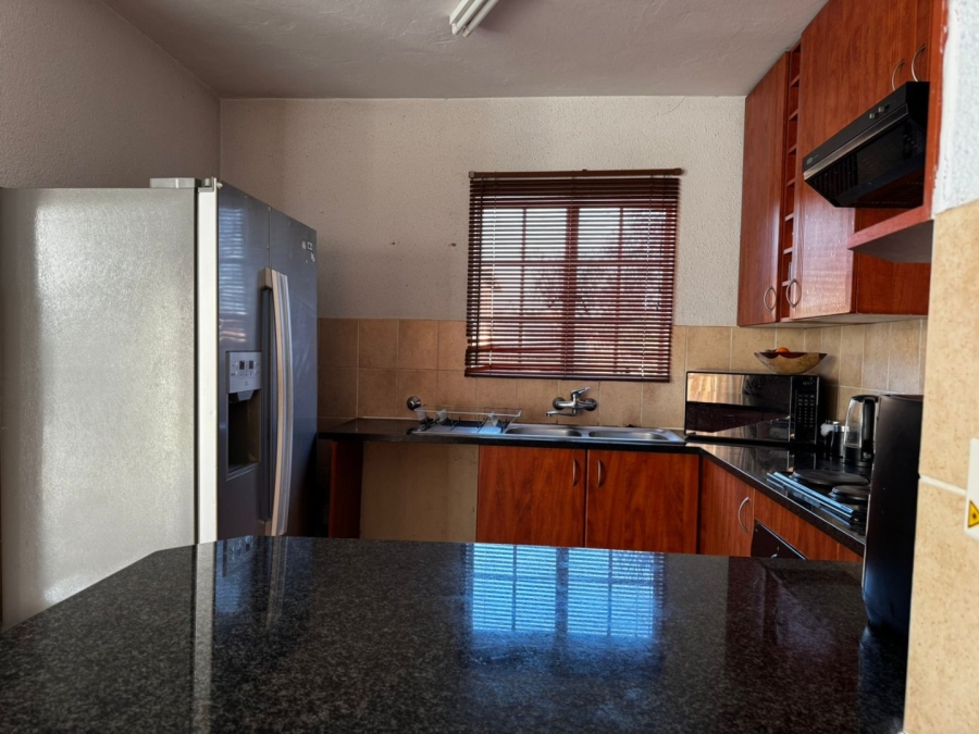 2 Bedroom Property for Sale in Rooihuiskraal North Gauteng
