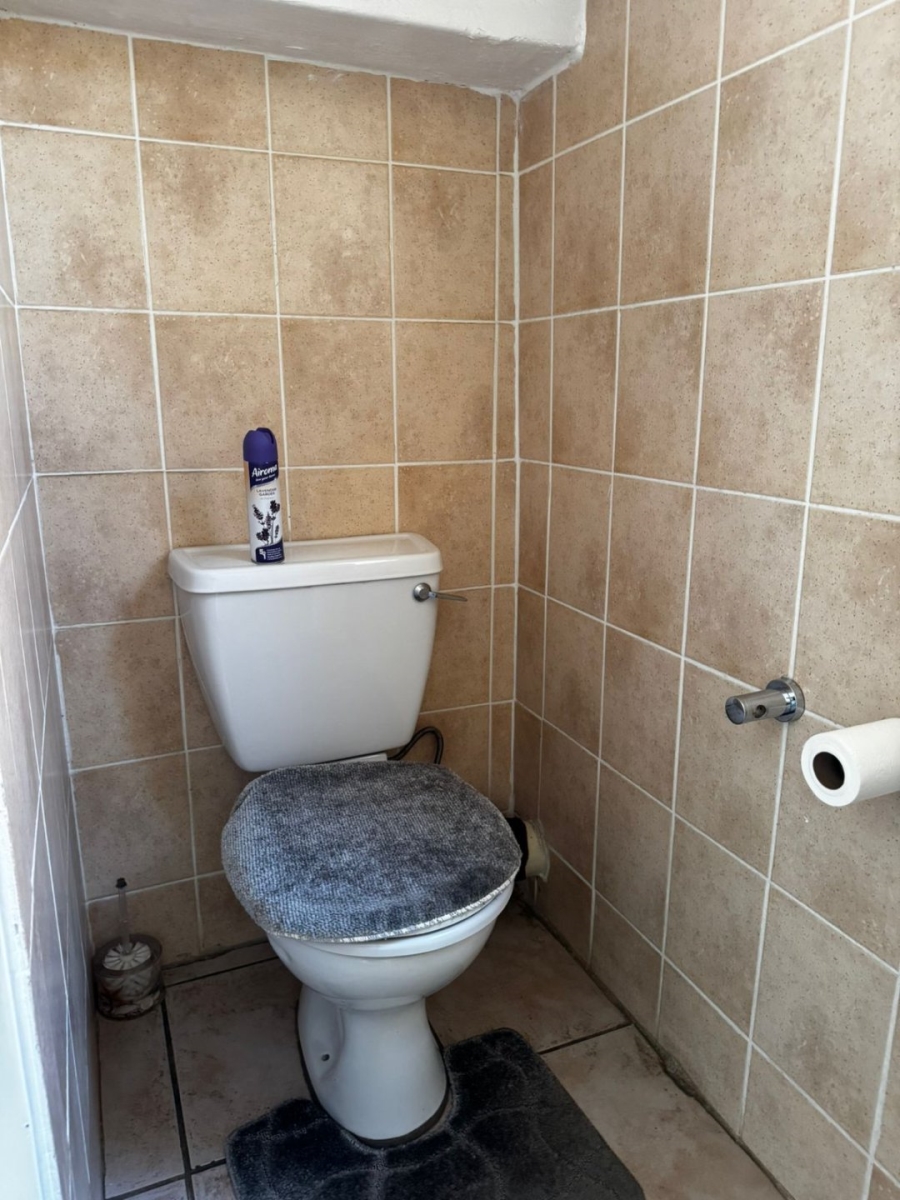 2 Bedroom Property for Sale in Rooihuiskraal North Gauteng