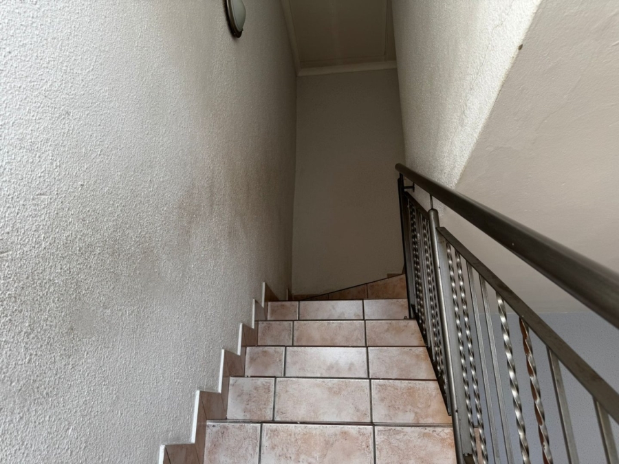 2 Bedroom Property for Sale in Rooihuiskraal North Gauteng
