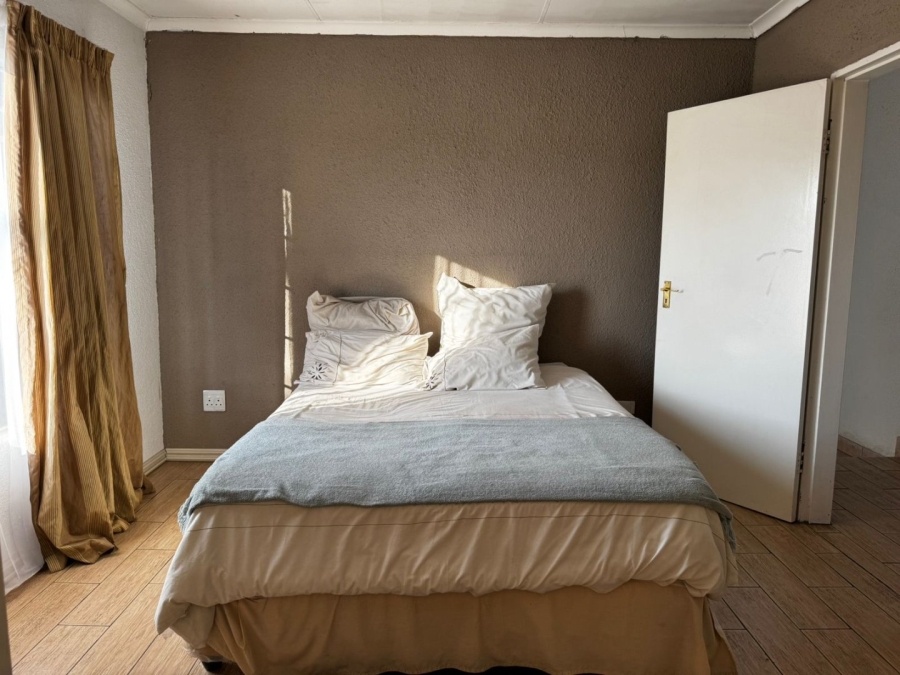 2 Bedroom Property for Sale in Rooihuiskraal North Gauteng