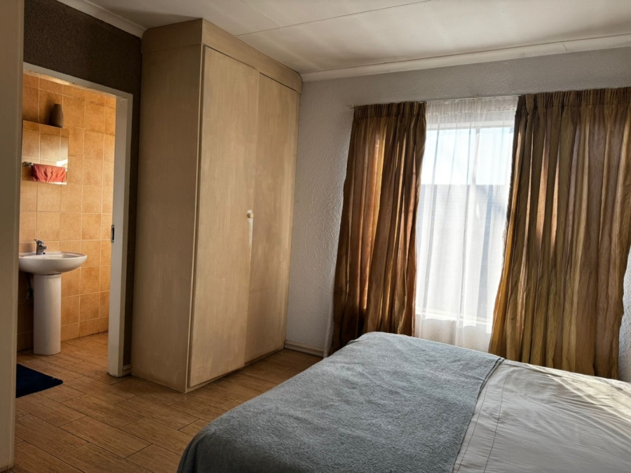 2 Bedroom Property for Sale in Rooihuiskraal North Gauteng