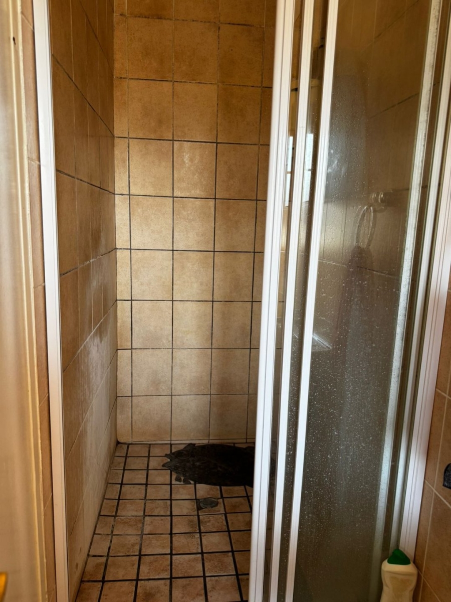 2 Bedroom Property for Sale in Rooihuiskraal North Gauteng