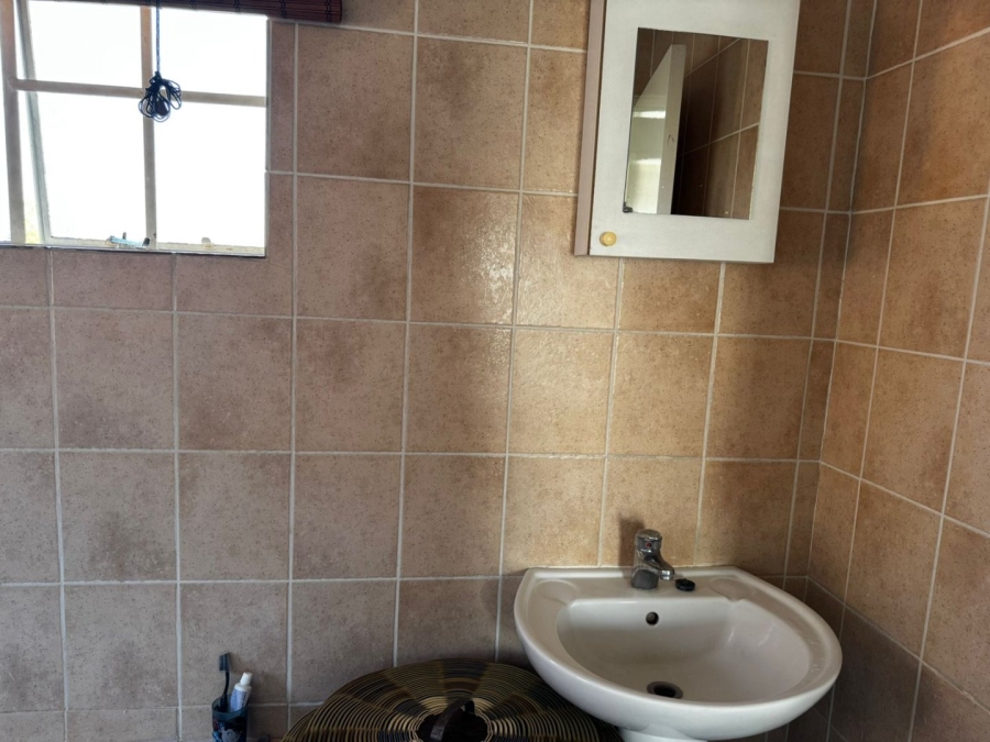 2 Bedroom Property for Sale in Rooihuiskraal North Gauteng