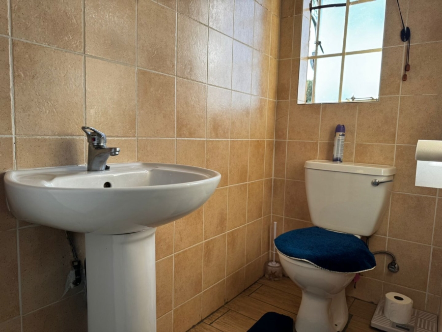 2 Bedroom Property for Sale in Rooihuiskraal North Gauteng