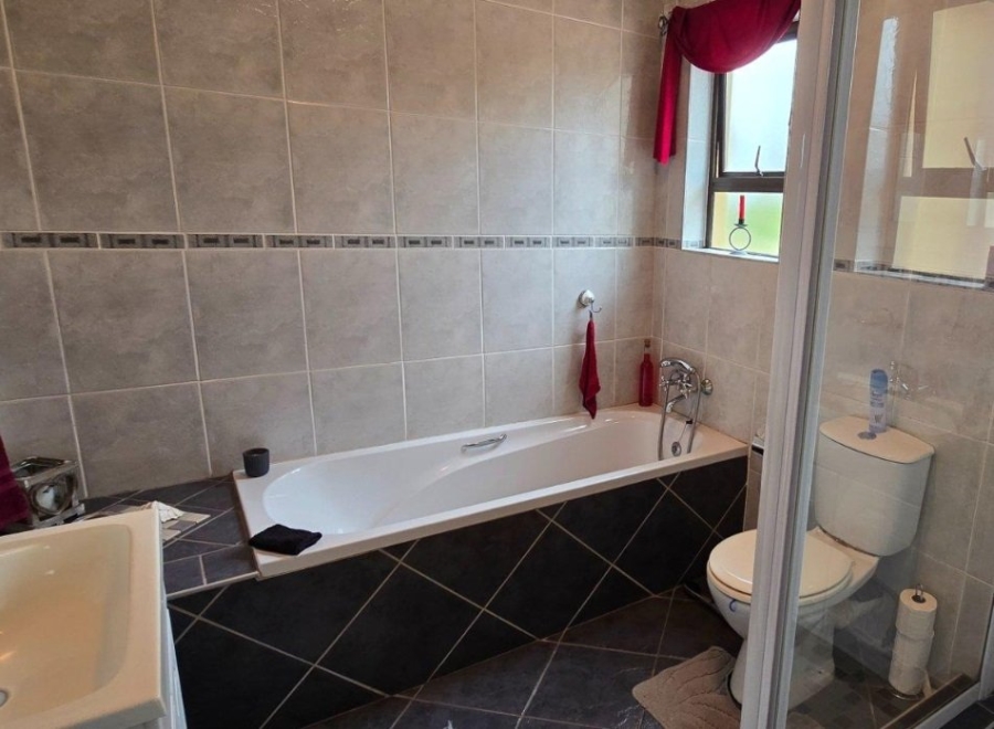 3 Bedroom Property for Sale in Vanderbijlpark SW 5 Gauteng
