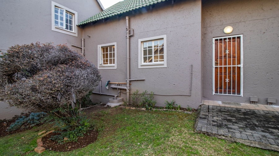 2 Bedroom Property for Sale in Bassonia Rock Gauteng